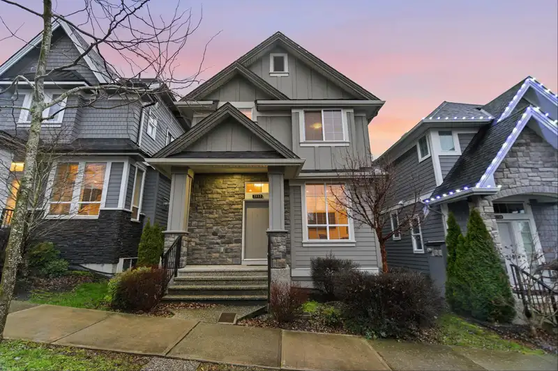 2112 165A STREET - photo 2 of 30