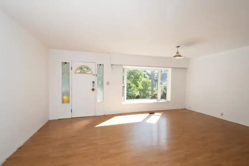 1777 E 4TH AVENUE - photo 4 of 35