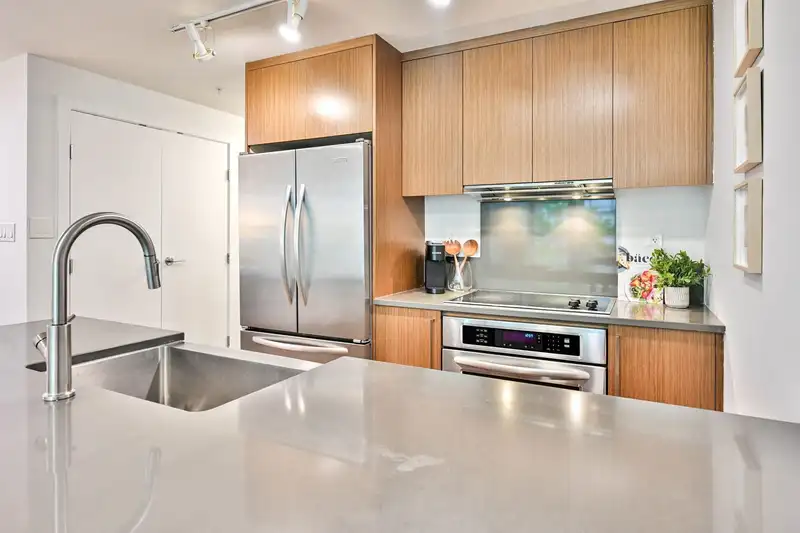 509 251 E 7TH AVENUE - photo 2 of 22