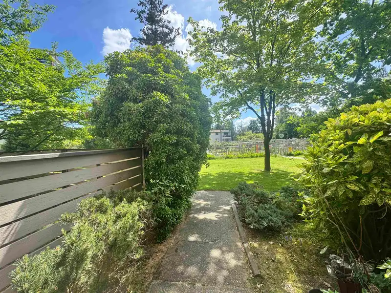 10582 HOLLY PARK LANE - photo 3 of 40