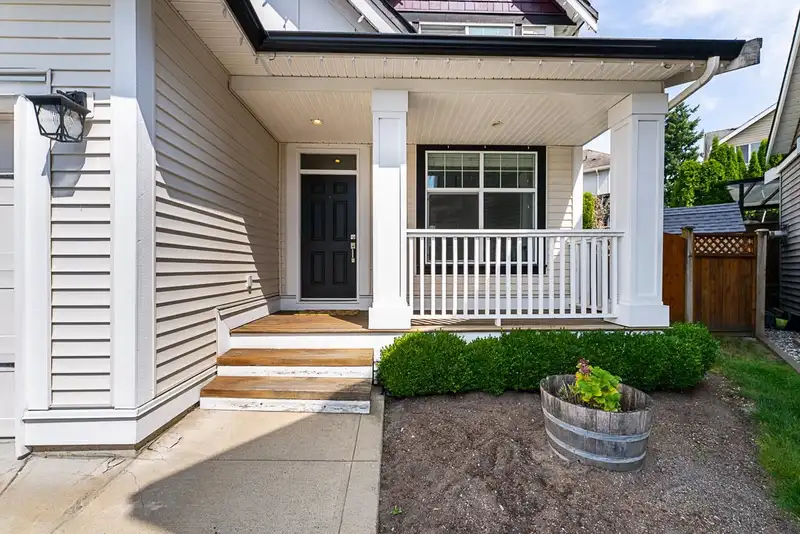 7078 179 STREET - photo 2 of 36