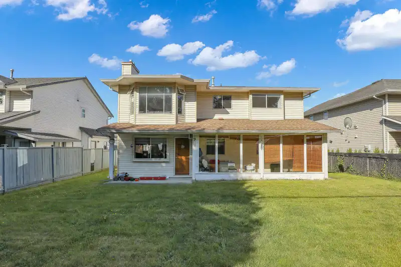1876 KING GEORGE BOULEVARD - photo 4 of 35