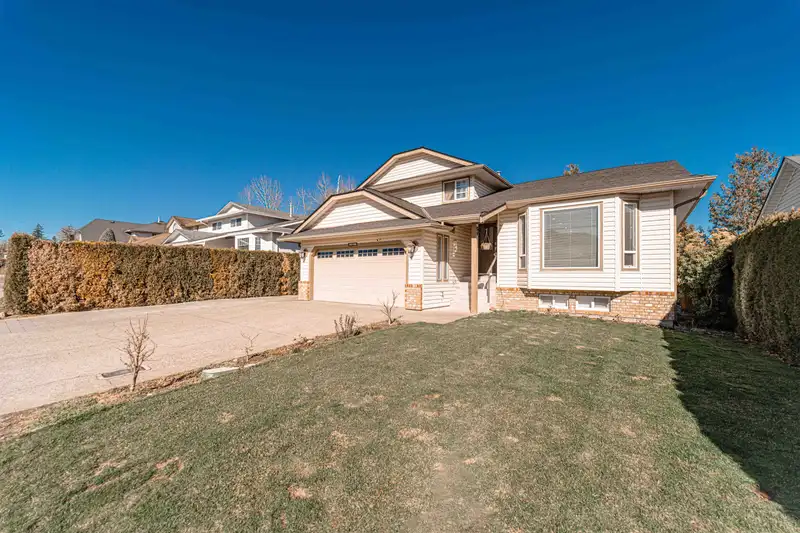 32155 CLINTON AVENUE - photo 4 of 39