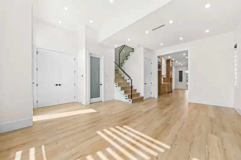 7633 ROSEWOOD STREET - photo 4 of 32