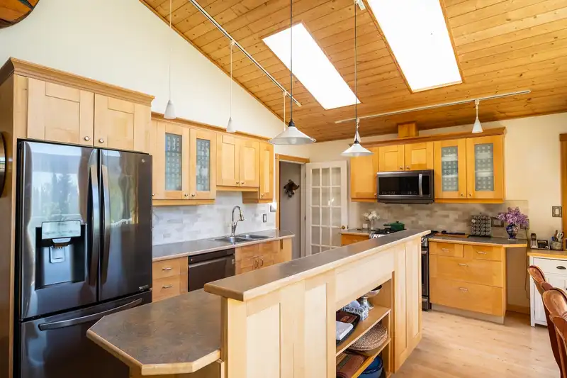 2556 LOWER ROAD - photo 3 of 40