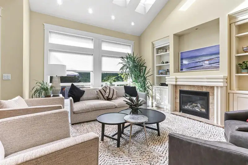 2767 162 STREET - photo 4 of 39