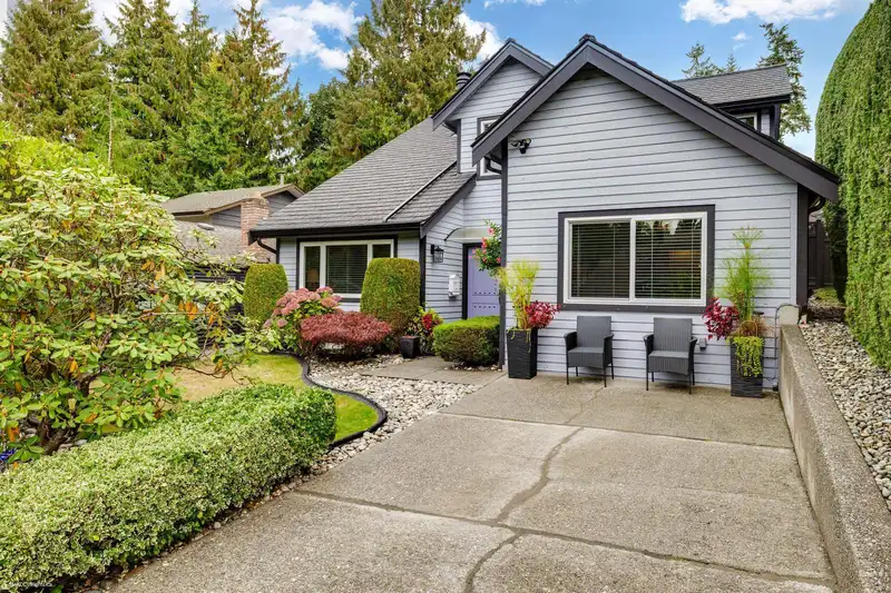11970 STAPLES CRESCENT - photo 2 of 39