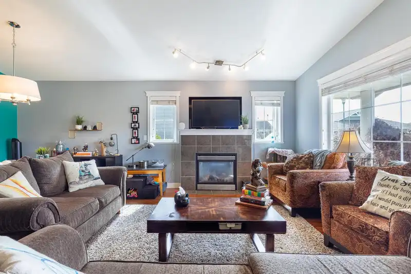 5708 LOUISE WAY - photo 1 of 23