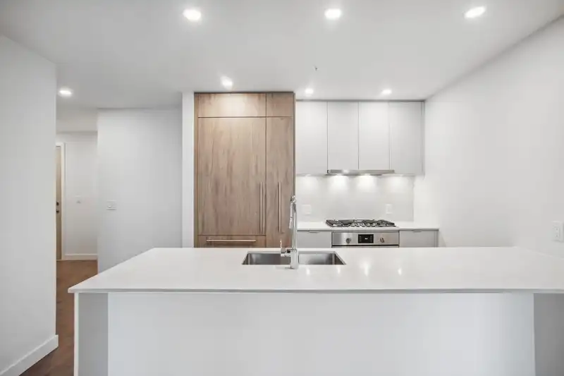 2307 537 COTTONWOOD AVENUE - photo 1 of 14