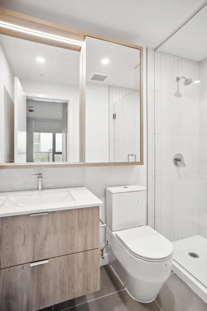 2307 537 COTTONWOOD AVENUE - photo 4 of 14