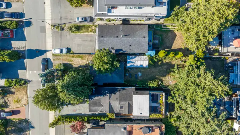 942 LEE STREET - photo 2 of 15