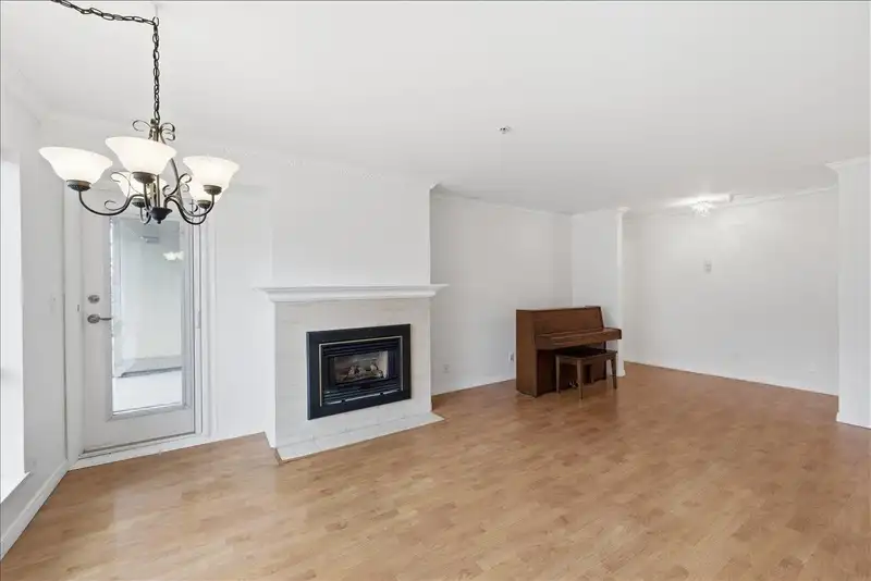 201 3290 W 4TH AVENUE - photo 2 of 40
