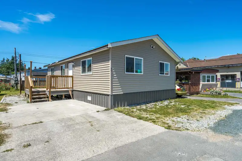 47 26892 FRASER HIGHWAY - photo 1 of 18