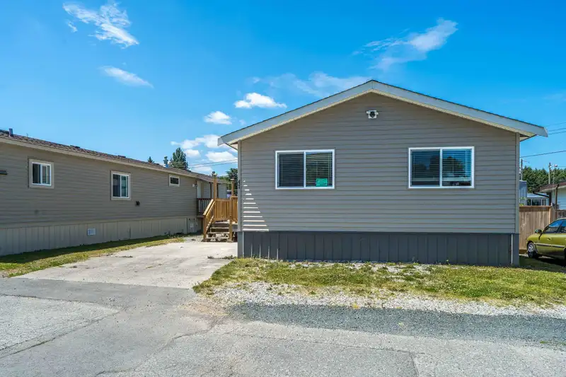 47 26892 FRASER HIGHWAY - photo 2 of 18