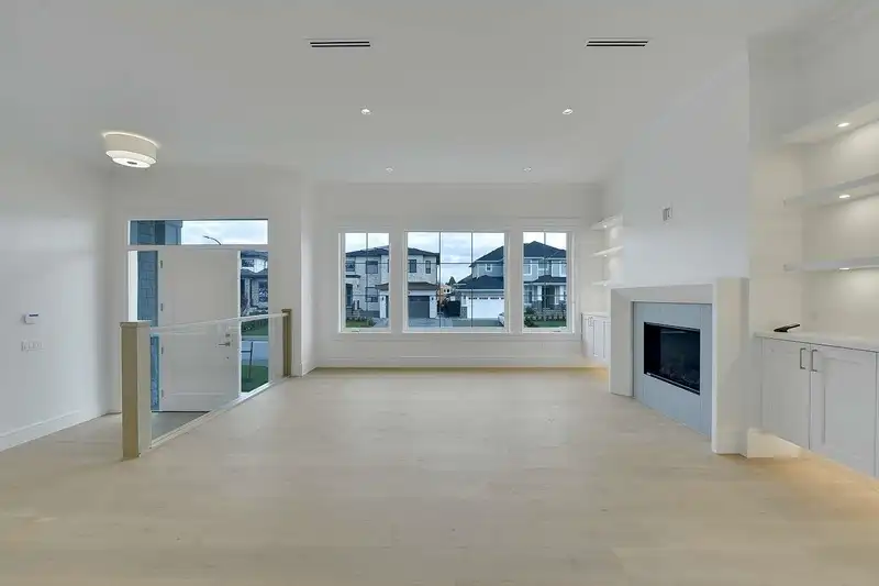 19716 32A AVENUE - photo 3 of 40