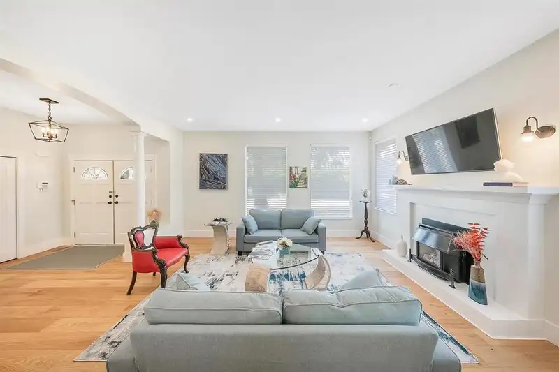 8042 197 STREET - photo 4 of 16