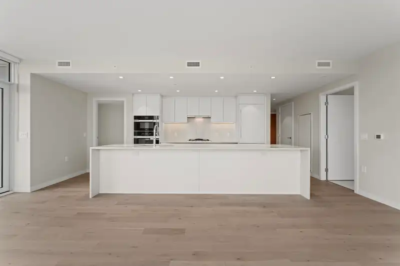 603 485 W 42ND AVENUE - photo 1 of 26