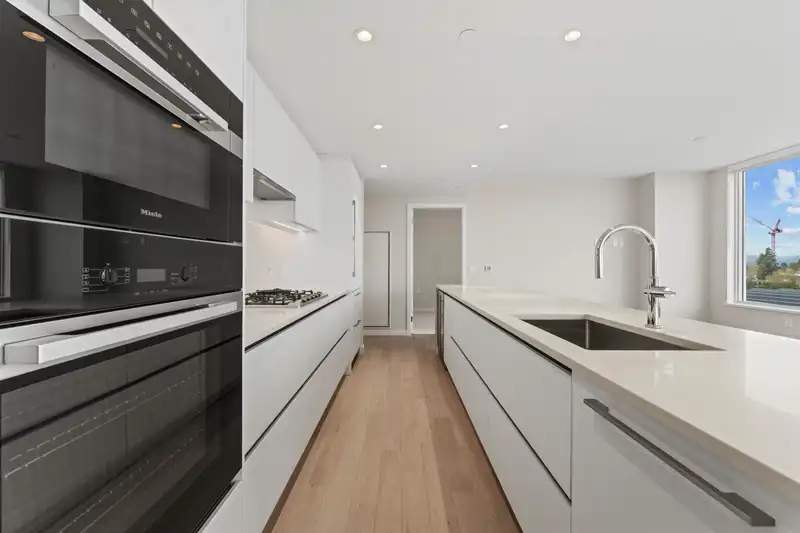 603 485 W 42ND AVENUE - photo 3 of 26