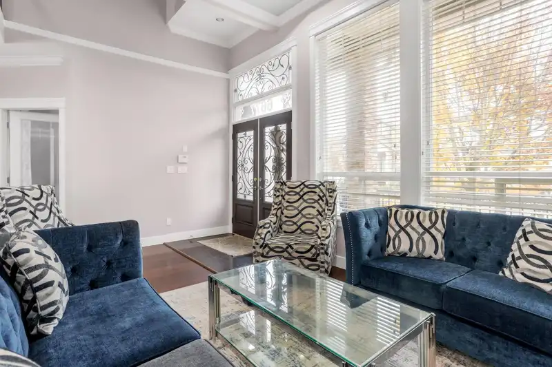 6677 125A STREET - photo 4 of 34