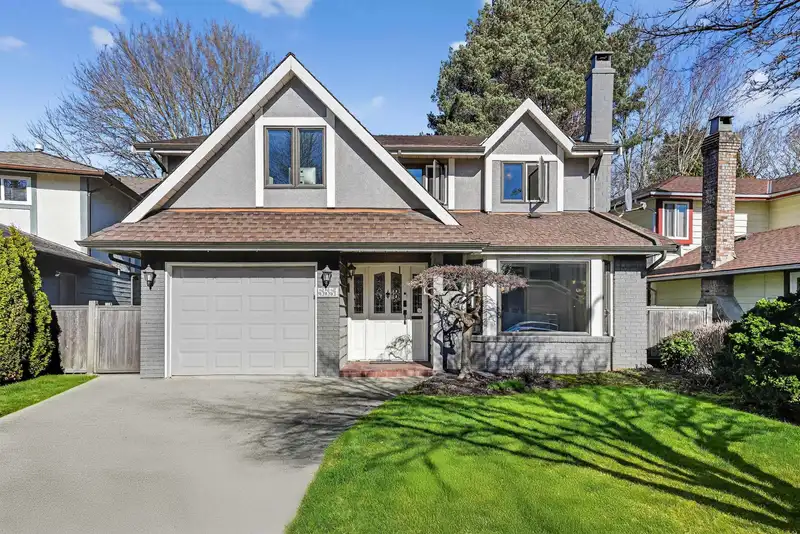 5551 FLOYD AVENUE - photo 1 of 39