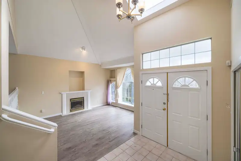 470 RIVERVIEW CRESCENT - photo 2 of 32