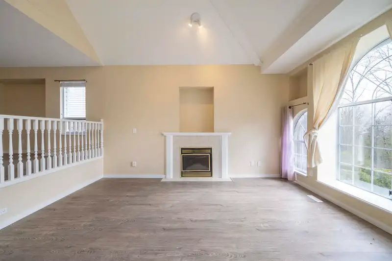 470 RIVERVIEW CRESCENT - photo 3 of 32