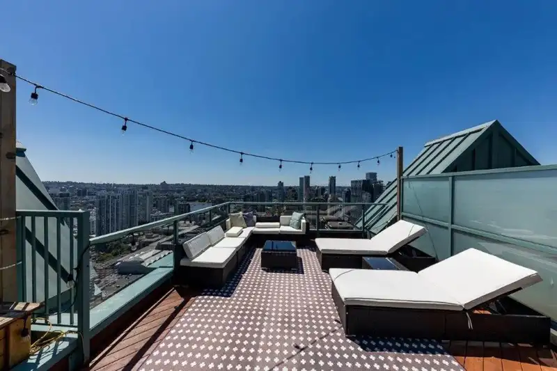 3603 939 HOMER STREET - photo 1 of 35