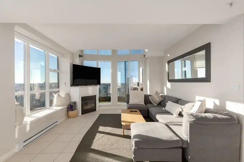 3603 939 HOMER STREET - photo 3 of 35