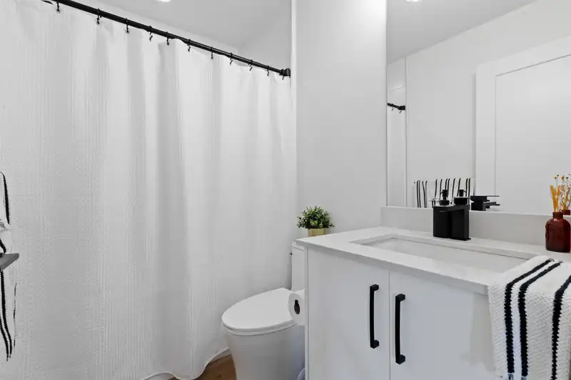 311 20286 72B AVENUE - photo 3 of 22