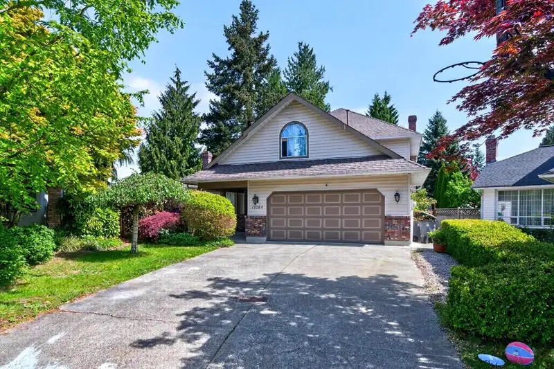 15789 98A AVENUE - photo 1 of 40