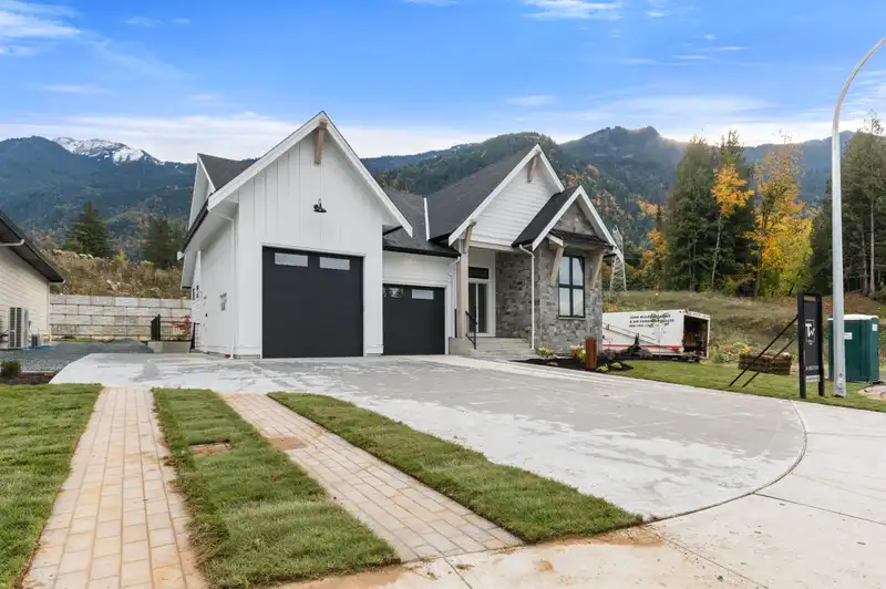 10006 TRILLIUM WAY - photo 2 of 40