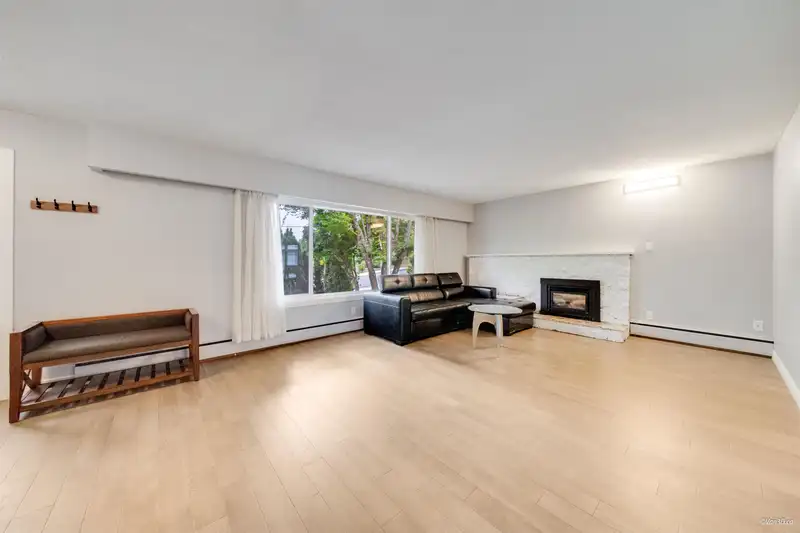 4366 GILPIN CRESCENT - photo 4 of 38