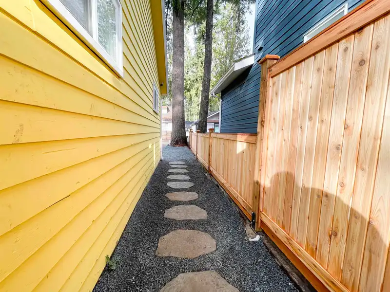 298 HEMLOCK STREET - photo 3 of 33
