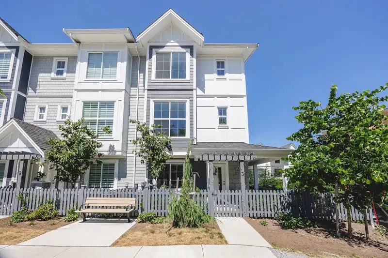 3 20321 80 AVENUE - photo 1 of 40