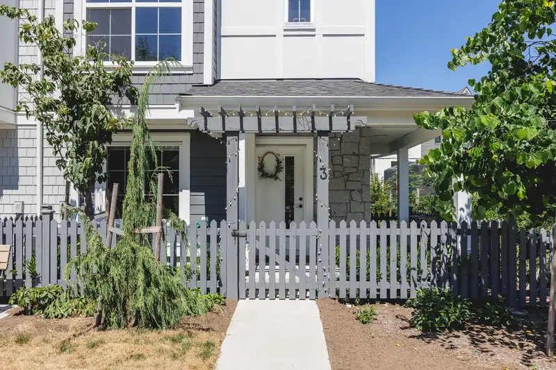 3 20321 80 AVENUE - photo 3 of 40
