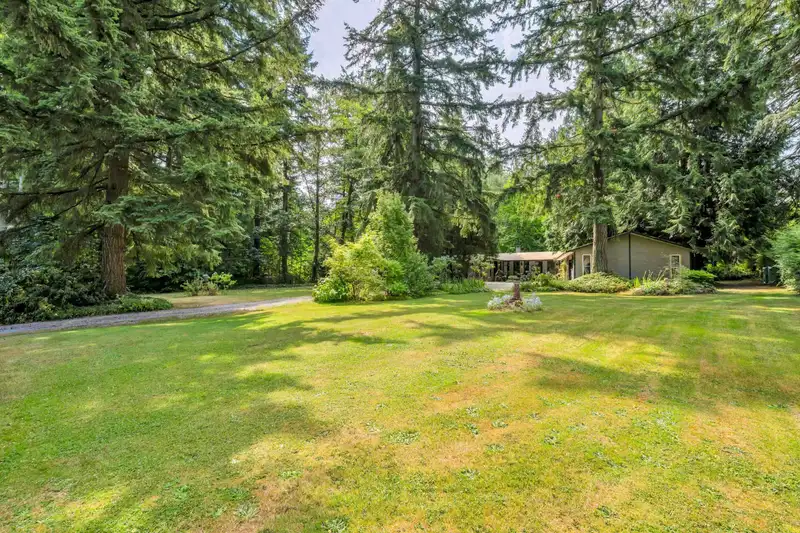 17300 26 AVENUE - photo 4 of 27