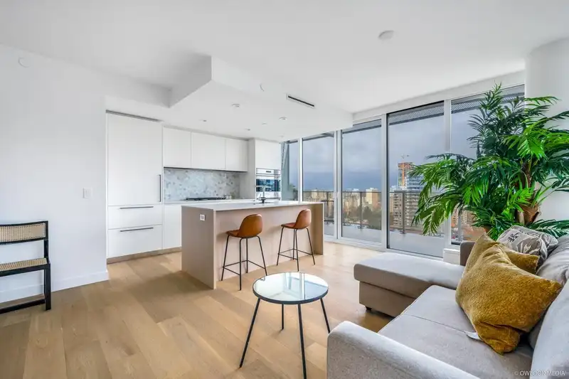 1504 1180 BROUGHTON STREET - photo 3 of 19