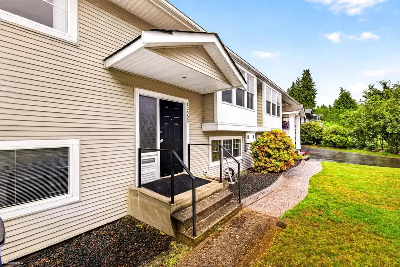 12905 99 AVENUE - photo 3 of 40