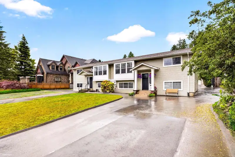 12905 99 AVENUE - photo 4 of 40