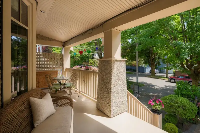 2515 W 6TH AVENUE - photo 2 of 35