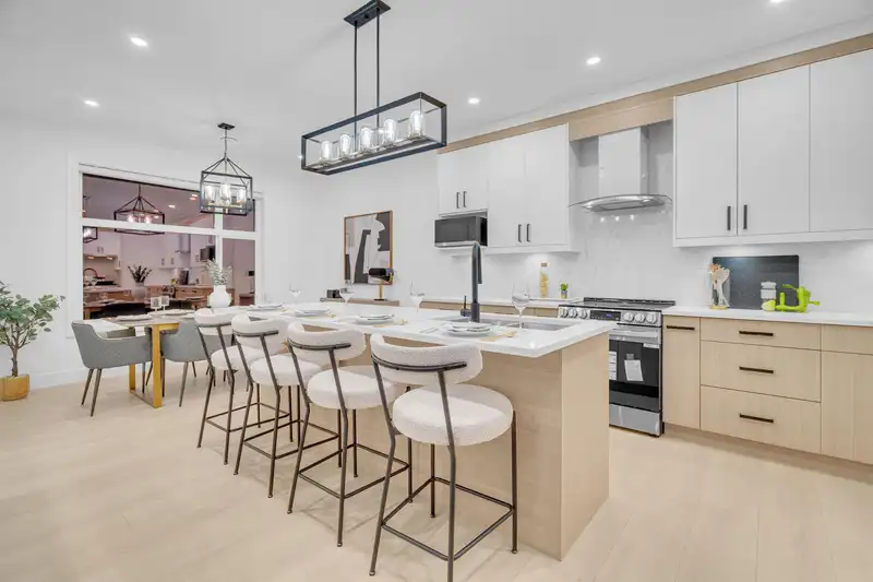 7801 116 STREET - photo 3 of 31