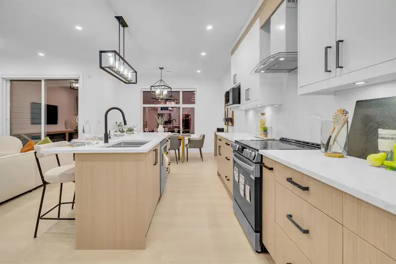 7801 116 STREET - photo 4 of 31