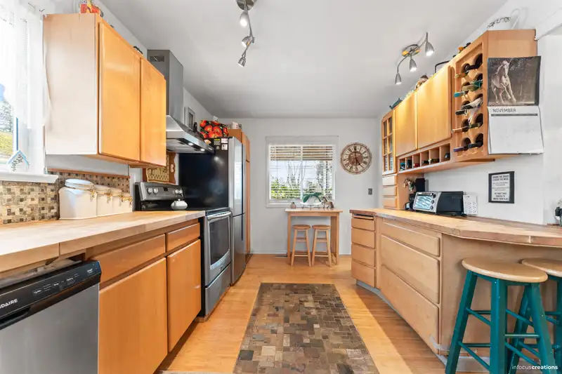17307 58TH AVENUE - photo 4 of 11