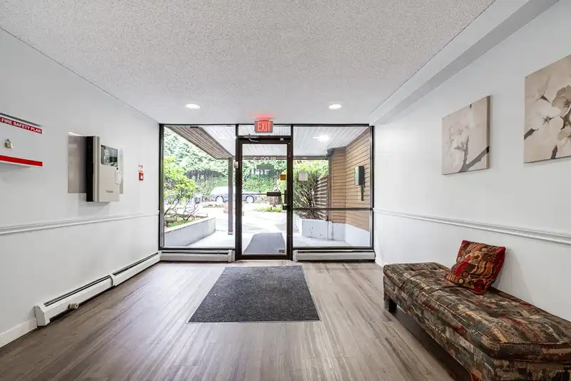 208 10644 151A STREET - photo 4 of 34