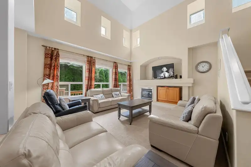 6942 198B STREET - photo 4 of 40