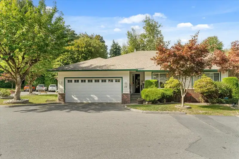 35 34250 HAZELWOOD AVENUE - photo 3 of 39