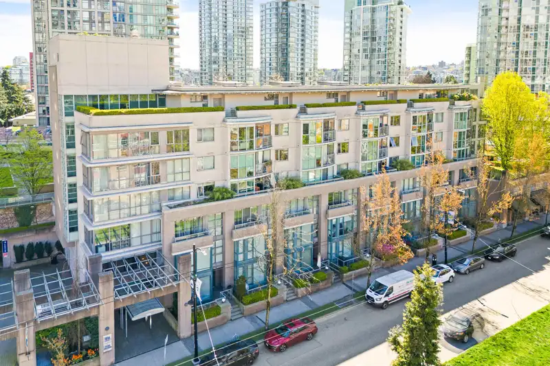1028 CAMBIE STREET - photo 1 of 18