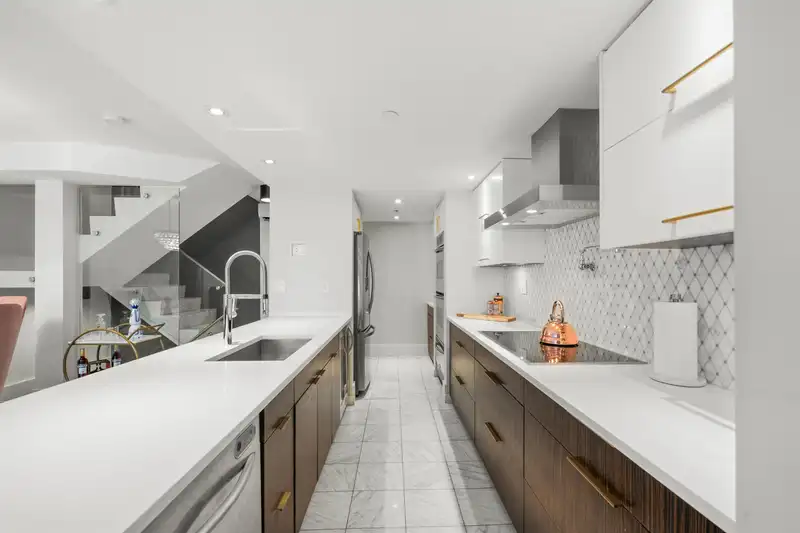 1028 CAMBIE STREET - photo 3 of 18