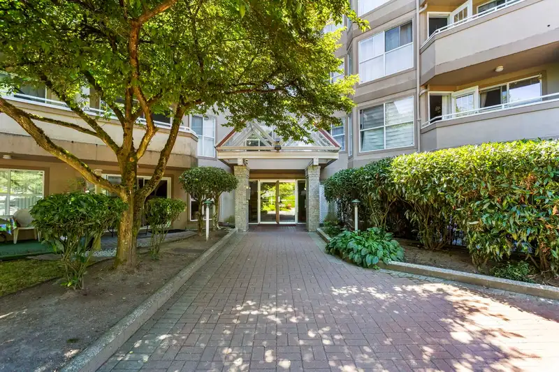 310 7435 121A STREET - photo 4 of 40