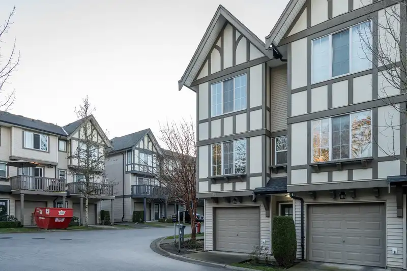20 20875 80 AVENUE - photo 2 of 38